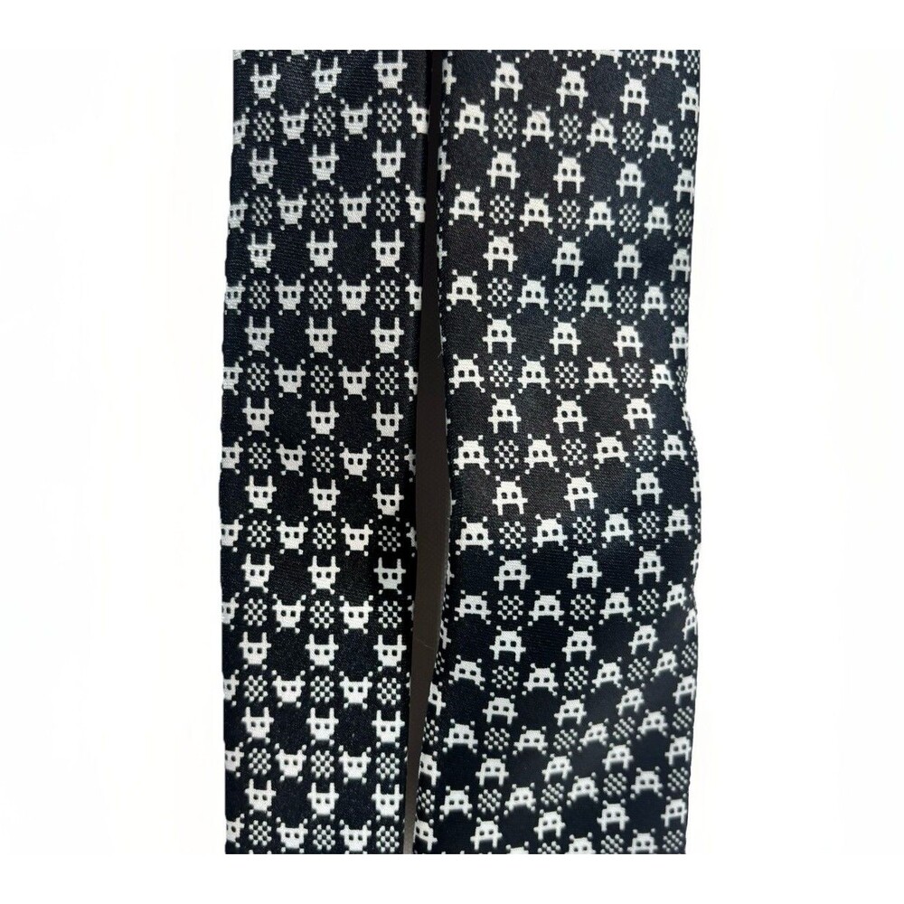 Black Tie Geek Retro Arcade Space Invaders Men's Skinny Neck Tie - Black & White